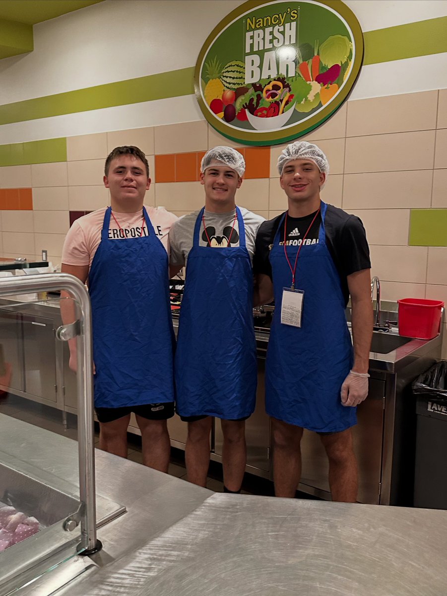 senecafootball's tweet photo. Love seeing our boys put in the work to help make this world a better place! Nate, Chase, and Romi are spending their time volunteering at Give Kids the World Village to assist in creating a magical Disney experience for others. Seneca is proud of you! #Lifeofservice https://t.co/VNtrlIi4cN