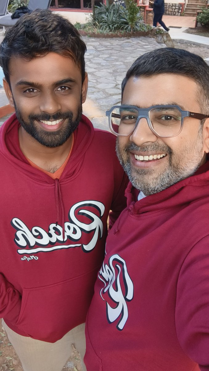 Finally got a chance to meet Vikra in person. 

Thanks to <a href="/RoachMafiaGroup/">RoachMafia</a>.

#WeMetOnTwitter