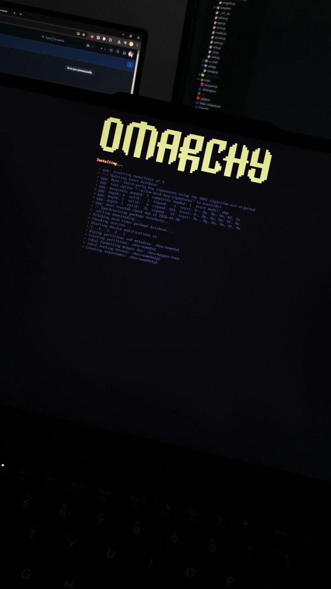 darth_Alu's tweet photo. New laptop.. Time to join the #omarchy gang. 

@dhh https://t.co/mVVamwO82j