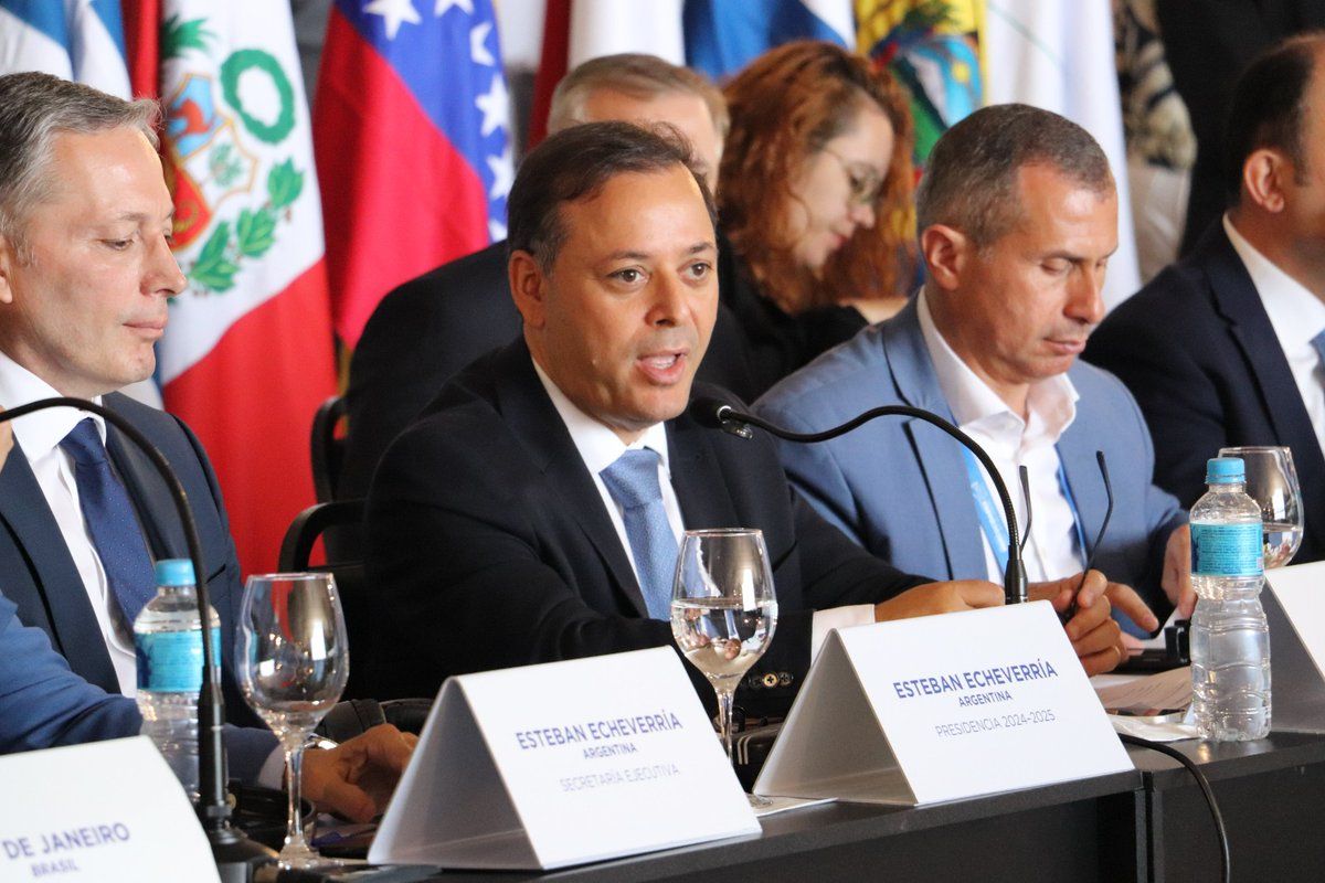 AHORA inicia la Asamblea General de la #30CumbreMercociudades🇧🇷, con la participación de ciudades de Argentina, Bolivia, Brasil, Colombia, Chile, Ecuador, México, Perú y Uruguay. Y de referentes de distintos organismos regionales y mundiales.

🔴EN VIVO youtube.com/live/J-3Bl2kEk…
