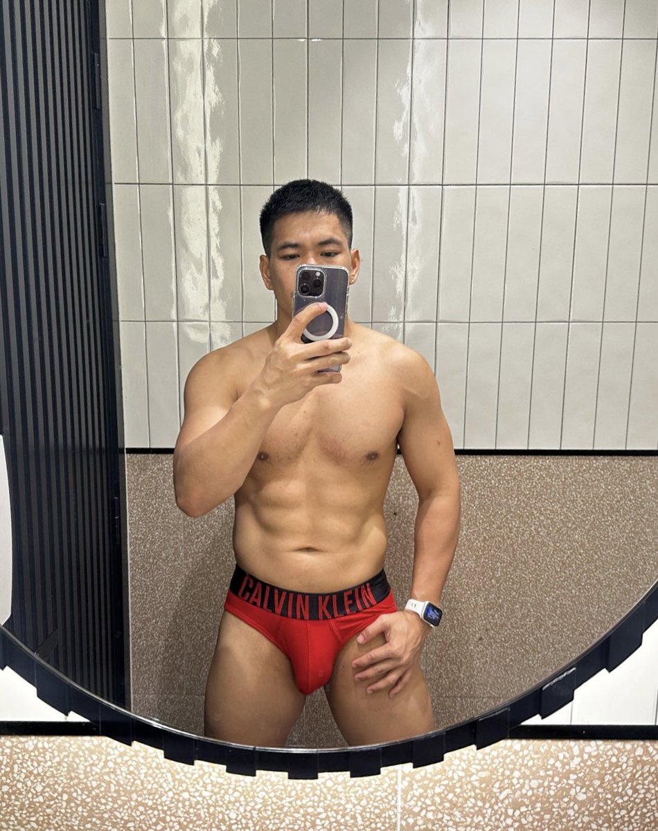 ข้างนอกแดง ข้างในชมพู นะครับ 😏