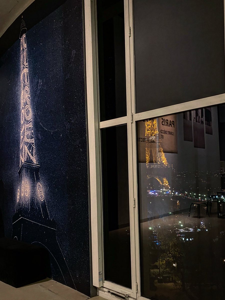 L_E_Ba's tweet image. L’originale et la copie. 

#throughthewindow #eiffeltower #night #view #citeedelarchitectureetdupatrimoine #trocadero #paris #parismaville #parisjetaime #latergram