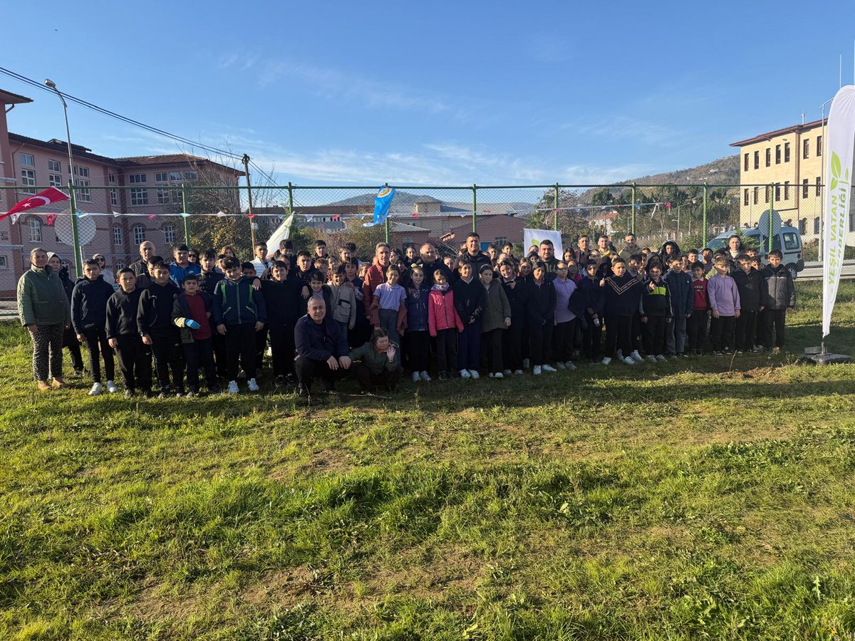 zonguldakobm's tweet image. 📍 Devrek Gençlik ve Spor İlçe Müdürlüğü Spor Kompleksi
🌱 Çınar ve Akçaağaç Fidan Dikim Etkinliği

Bugün #Devrek İşletme Müdürlüğümüz Kuvayi Milliye Ortaokulu öğrencilerimizle birlikte Gençlik ve Spor İlçe Müdürlüğü Spor Kompleksinde geleceğe nefes olmak için bir araya geldi.