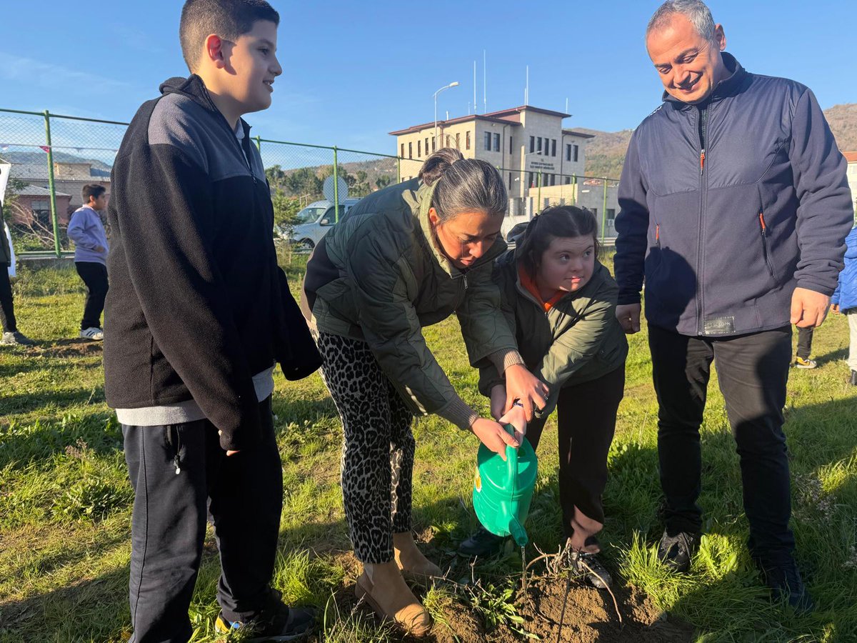 zonguldakobm's tweet image. 📍 Devrek Gençlik ve Spor İlçe Müdürlüğü Spor Kompleksi
🌱 Çınar ve Akçaağaç Fidan Dikim Etkinliği

Bugün #Devrek İşletme Müdürlüğümüz Kuvayi Milliye Ortaokulu öğrencilerimizle birlikte Gençlik ve Spor İlçe Müdürlüğü Spor Kompleksinde geleceğe nefes olmak için bir araya geldi.