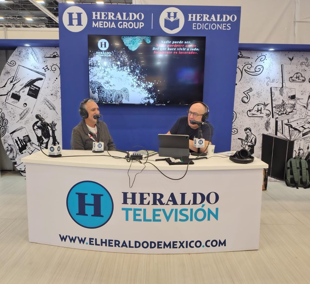 RCarla4's tweet image. ¡Seguimos, primos! 📚

@trinomonero nos presenta su libro El Tercer Mundial

Estamos desde la @FILGuadalajara, Tío @juliopatan09 y en cabina de @heraldoradio_ , Tío @JuanIZavala 🤓