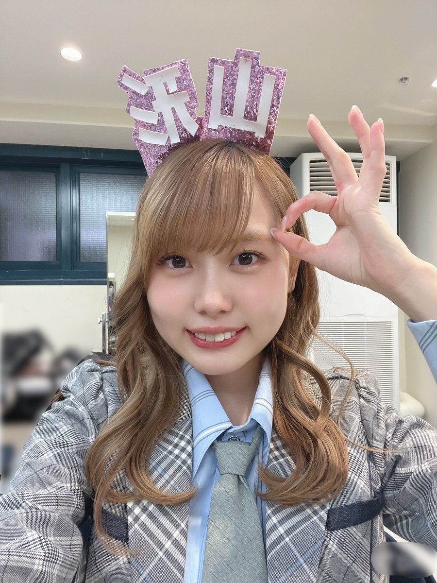 mashiro_m3's tweet photo. 出演させていただきました🎖️
ステージから見るペンライトの綺麗な景色を見て懐かしく感じました！笑
1日だけ戻ることができて本当に楽しかったです！
色んな方と写真を撮って頂いたり、色んな方にびっくりされました💁🏼‍♀️
自撮りも久しぶり📸
 #AKBは青春ですin武道館 #AKB48_20thYear https://t.co/yxWR8WmTmr