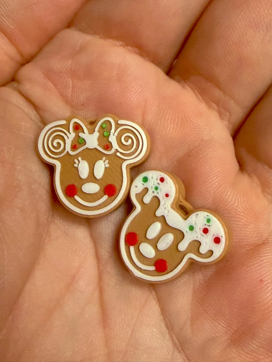 The <a href="/BambulabGlobal/">Bambu Lab</a> #h2s is such an amazing printer man. Even at such a large build volume it handles these tiny earrings perfectly.