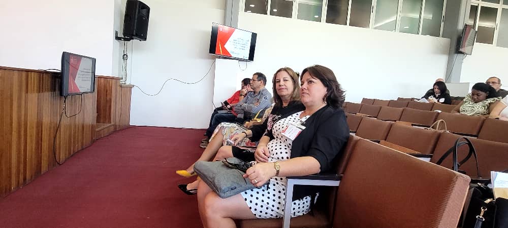 <a href="/minint_cuba/">MININT_CUBA</a> <a href="/CubaONEI/">Oficina Nacional de Estadística e Información Cuba</a> <a href="/BetsyDazVelzqu2/">Betsy Díaz Velázquez</a> <a href="/MincinCuba/">Comercio Cuba</a> <a href="/OscarCubaMinjus/">Oscar Silvera Martínez</a> En ministro <a href="/OscarCubaMinjus/">Oscar Silvera Martínez</a> informó sobre el sistema registral, sus avances y desafíos. Destacó la búsqueda de una mejor integración de los Registros para el pueblo y la necesidad de generar confianza 
 como un camino para generar confianza en la Revolución.