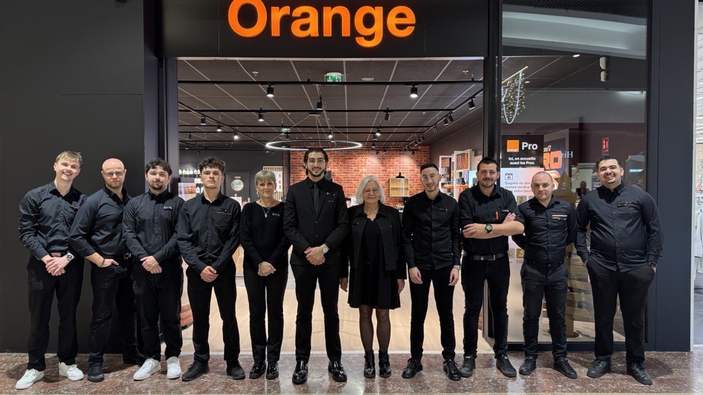 OrangeStoreOff's tweet photo. Rendez-vous à Orange Petite-Forêt ! Fadel et son équipe vous accueillent pour vous conseiller et vous accompagner dans tous vos projets numériques. Retrouvez-nous au centre commercial Zoom 2. À très bientôt en boutique ! 
#OrangeStore https://t.co/NfKmhWRkbE
