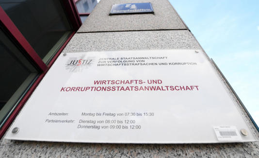 🇦🇹 Experte: Auch Österreich hat ein Korruptionsproblem

"Aufgrund mangelnder Unabhängigkeit wäre Österreich heute nicht einmal mehr EU-aufnahmefähig, so Kreutner.Zudem sei Korruption bei der Inseratenvergabe "relativ stark" ausgeprägt. Korruptionsdelikte würden zu ungleicher