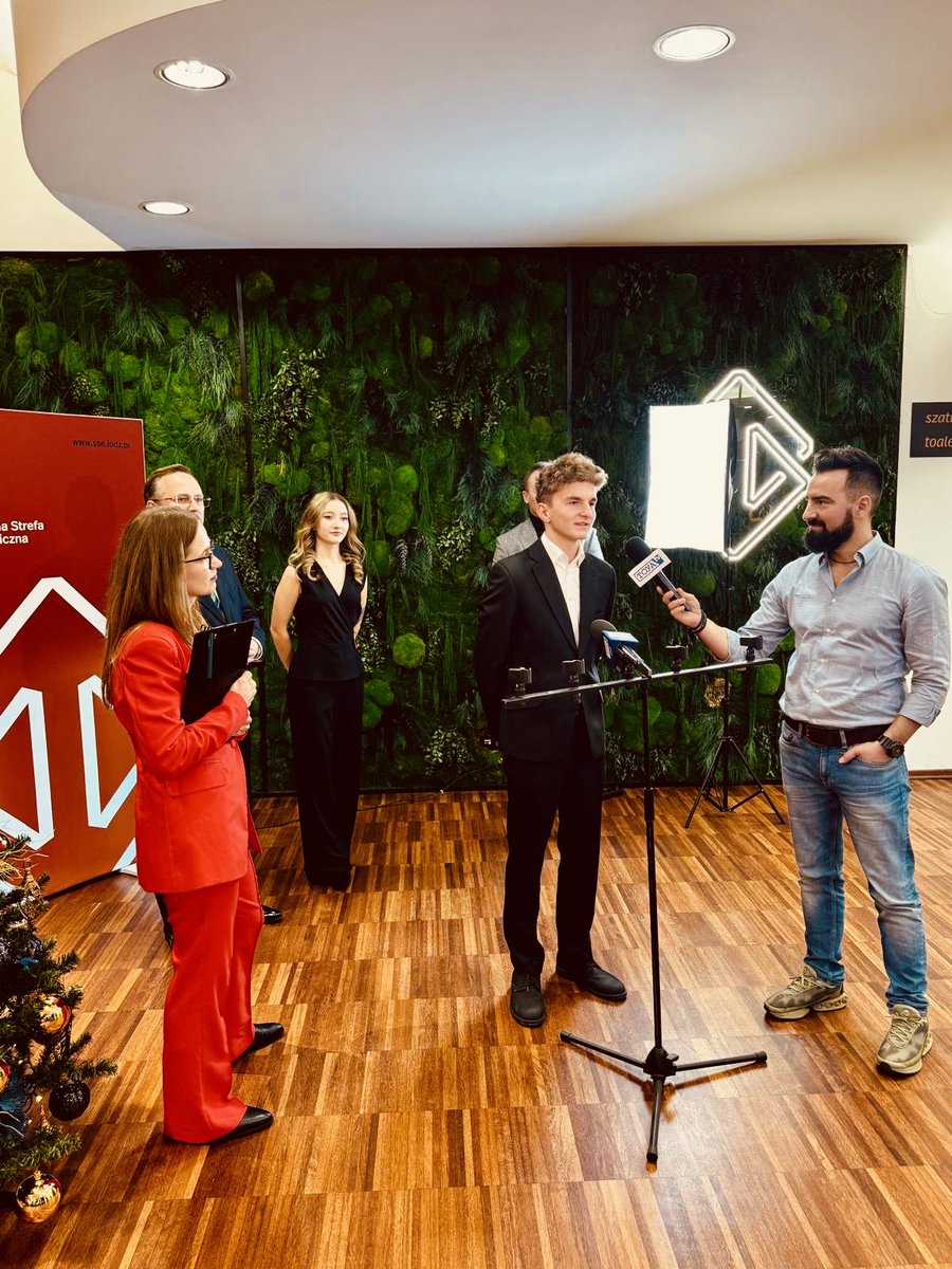 🔥 Zostałem wybrany do grona 20 przyszłych liderów, którzy swoją pasją i determinacją mogą zajść daleko mimo młodego wieku podczas gali pierwszej edycji programu stypendialnego #GrowMania Strefa Talentów. Bardzo się cieszę i dziękuję za docenienie mnie przez <a href="/sselodz/">Łódzka Specjalna Strefa Ekonomiczna S.A.</a> 🤝