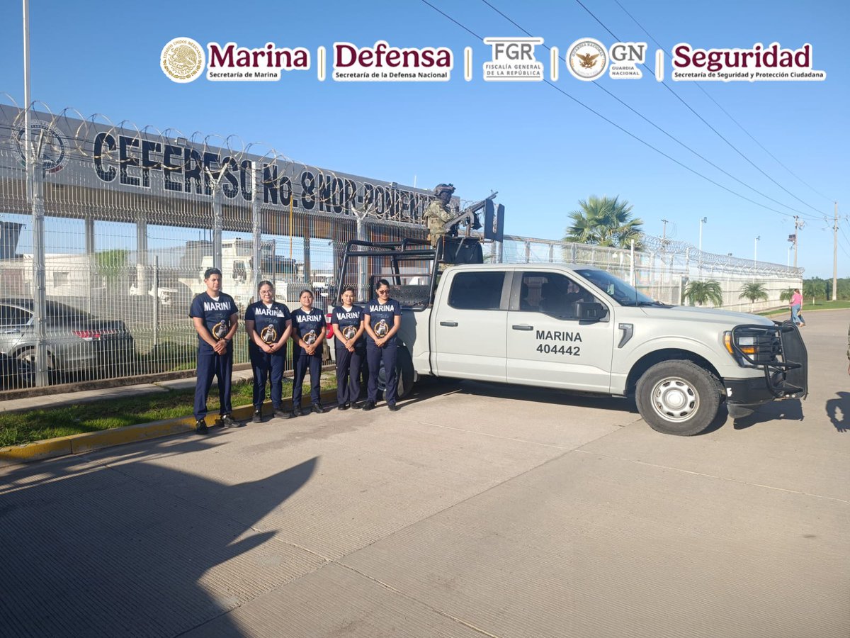 SSPCMexico's tweet photo. La #SSPC, @SSalud_mx y @SEMAR_mx aplican esquema básico de vacunación a personas privadas de la libertad en 14 #CEFERESOS. https://t.co/sHUnO21jFd https://t.co/884i2BsAup