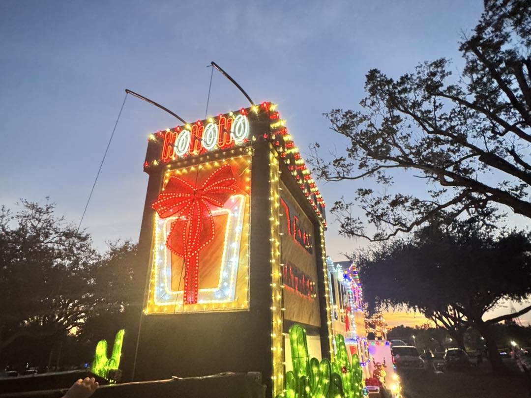 Lake Gibson High FFA beefed up this year's Christmas parade float with a triple tribute to the Lakeland Cash Feed Building, Cattlemen's Livestock Auction Market, and the Texas Cattle Company restaurant. Way to raise the steaks! 🥩🥩🥩#lovePolkschools