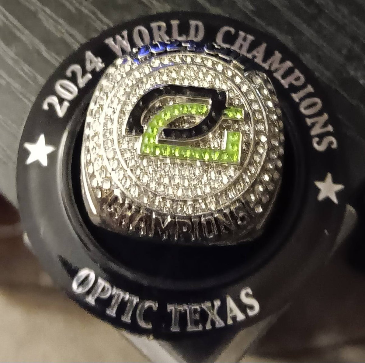 TRUE_MP50's tweet photo. Just Finished Putting These Up Today LET'S GO! Next Is to add a display for that RING! @OpTic @OpTicTexas @H3CZ @scump @Methodz @BoZe @hitchariide @OpTic_BigTymeR @OhhRogerr @Shotzzy @DashySZN @Huke @Tbemercules @CallofDuty @CODLeague #OpTic #OpTicGaming #GreenWall #BrickByBrick https://t.co/bL3ZErsTTE