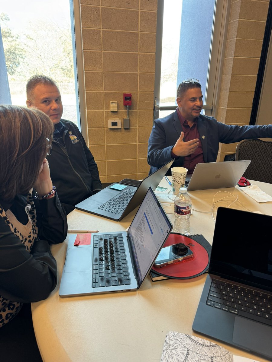 MrBenSerrano's tweet photo. Excited to deepen my learning alongside incredible changemakers at the Four Corners Latinx Leadership Academy in Albuquerque.

Every session builds new skills, perspectives, and opportunities to lead with purpose. “We chose to be leaders, with that choice, comes responsibility.” https://t.co/41rhZewx7d
