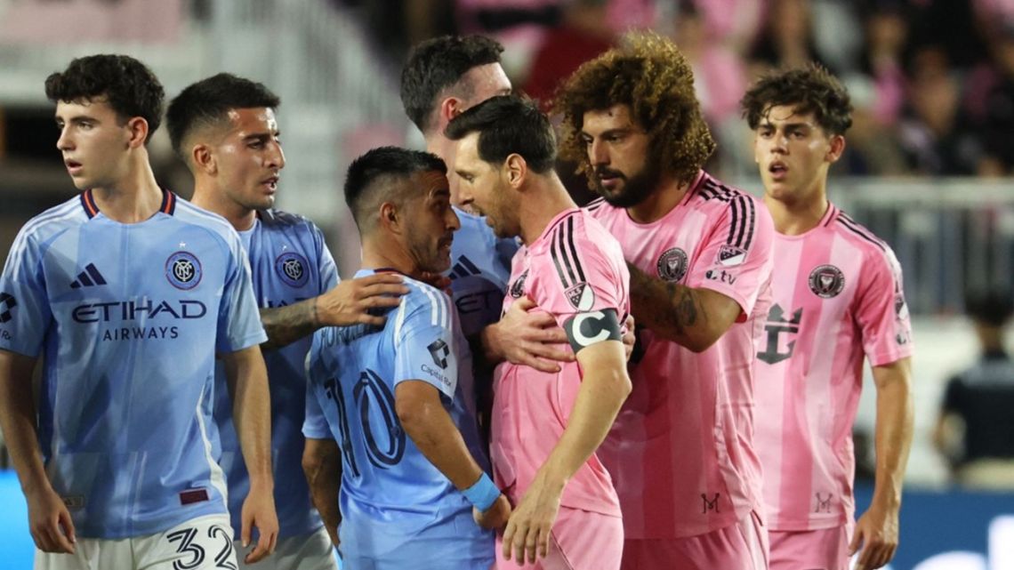 Maxi Moralez para Messi numa treta:

"Eu sabia que De Paul te chupava, mas não sabia que você chupava ele de volta!"

ABSOLUTE CINEMA