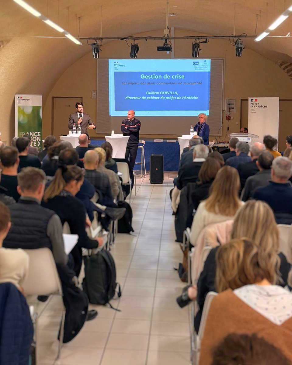 Prefet07's tweet image. #COP | 
Aujourd’hui s’est tenue à Lyas la COP Adaptation de l’Ardèche,  rassemblant 150 participants autour d’un enjeu majeur : préparer notre  territoire aux effets du dérèglement climatique à l’horizon 2050. 

Comme évoqué par le préfet de l'Ardèche, Benoît Trévisani dans son