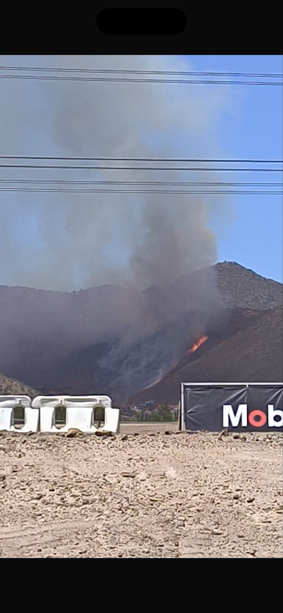 Mella_Fire's tweet photo. Incendio forestal en ciudad de los valles Pudahuel @fdo2000 @conaf_minagri @RNESANTIAGO @impudahuel https://t.co/1LwEfODng2