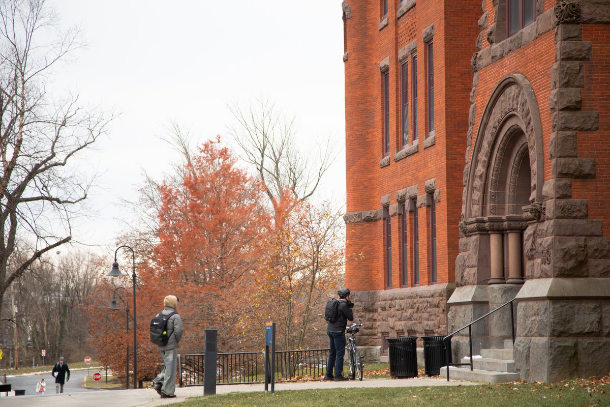 gettysburg's tweet photo. Closing out the last day of fall semester classes with gratitude for our students’ hard work and everything they’ve accomplished since August. 🧡💙

#DoGreatWork https://t.co/qD6mkAEh8T