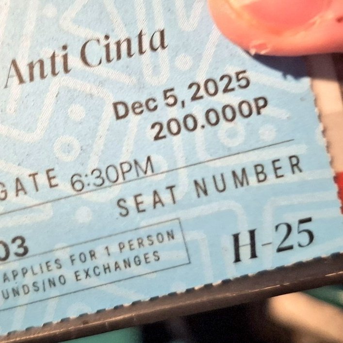 franareia__'s tweet image. Syukur hari ini.

- H-25, bisa menyapamu kala hi-bye.
- Nomor rulet dua puluh dua, sesuai usiamu, meski tak sampai ke kursi foto.
- Tapi masih bisa berfoto di photobooth birthday-mu.
- Ada juga surat yang tak terbaca, padahal udah sesuai dengan rasa Bihunku (Bakso), yang hari ini…