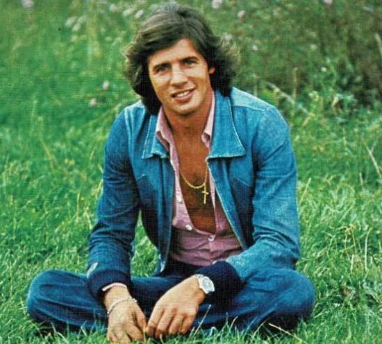 faustianovich's tweet photo. Adiós (sí, esta tarde vengo triste) al gran, gran Sandro Giacobbe, cantante italiano de quien todos deberíamos saber de memoria (en italiano y español) su 'El Jardín Prohibido'. O 'Amor no te vayas', 'Primavera', 'Señora Mía'...
Lo siento mucho, la vida es así...
Descanse en paz. https://t.co/lXGNSVpZOE