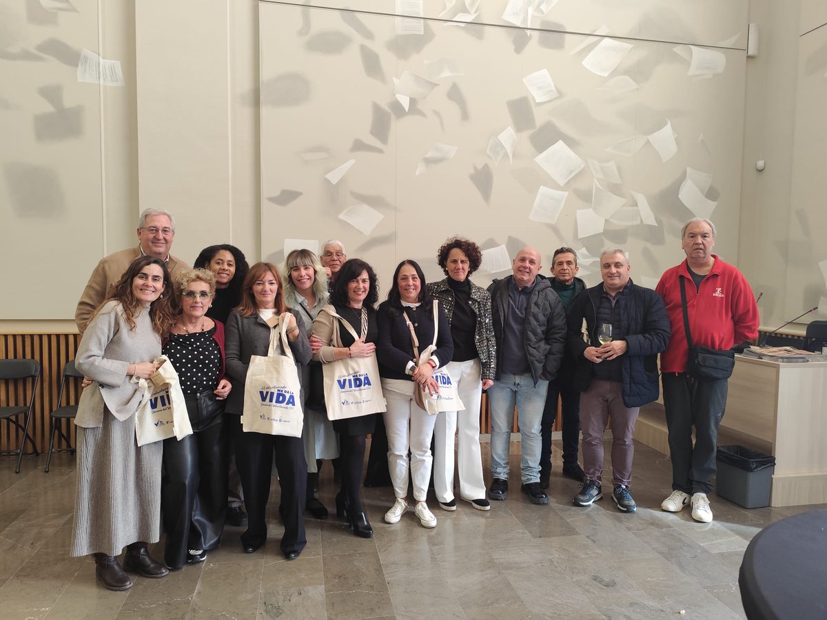 Tras una semana intensa poniendo en valor el compromiso del voluntariado, esta mañana hemos participado en la Asamblea General y Extraordinaria de la <a href="/FRVSocial/">Federación Riojana de Voluntariado Social</a> y la posterior lectura del manifiesto y entrega del borrador de la nueva Ley de Voluntariado ❤️