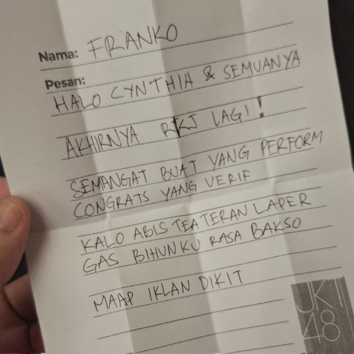 franareia__'s tweet image. Syukur hari ini.

- H-25, bisa menyapamu kala hi-bye.
- Nomor rulet dua puluh dua, sesuai usiamu, meski tak sampai ke kursi foto.
- Tapi masih bisa berfoto di photobooth birthday-mu.
- Ada juga surat yang tak terbaca, padahal udah sesuai dengan rasa Bihunku (Bakso), yang hari ini…