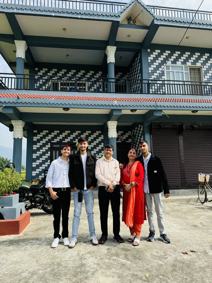 di_silwal's tweet photo. म आफ्नो र परिवार को लागी धेरै नै खास छु, अरुको लागी राम्रो हुन जन्मे को नि होइन । https://t.co/AR2m3DUjWb