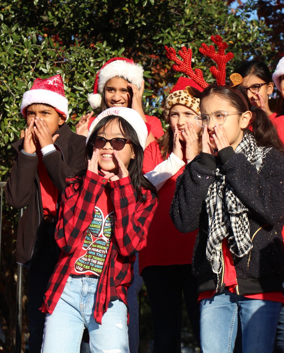 CityOfFriscoTx's tweet image. The sounds of the season will fill Simpson Plaza on Saturday, Dec. 6 as elementary school choirs 🎤 perform at Merry Main Street presented by @texashealth Hospital Frisco! 🎄🎅

@FOX4's Mike Doocy, Sam Gannon &amp;amp; Chip Waggoner will be your merry emcees for live performances