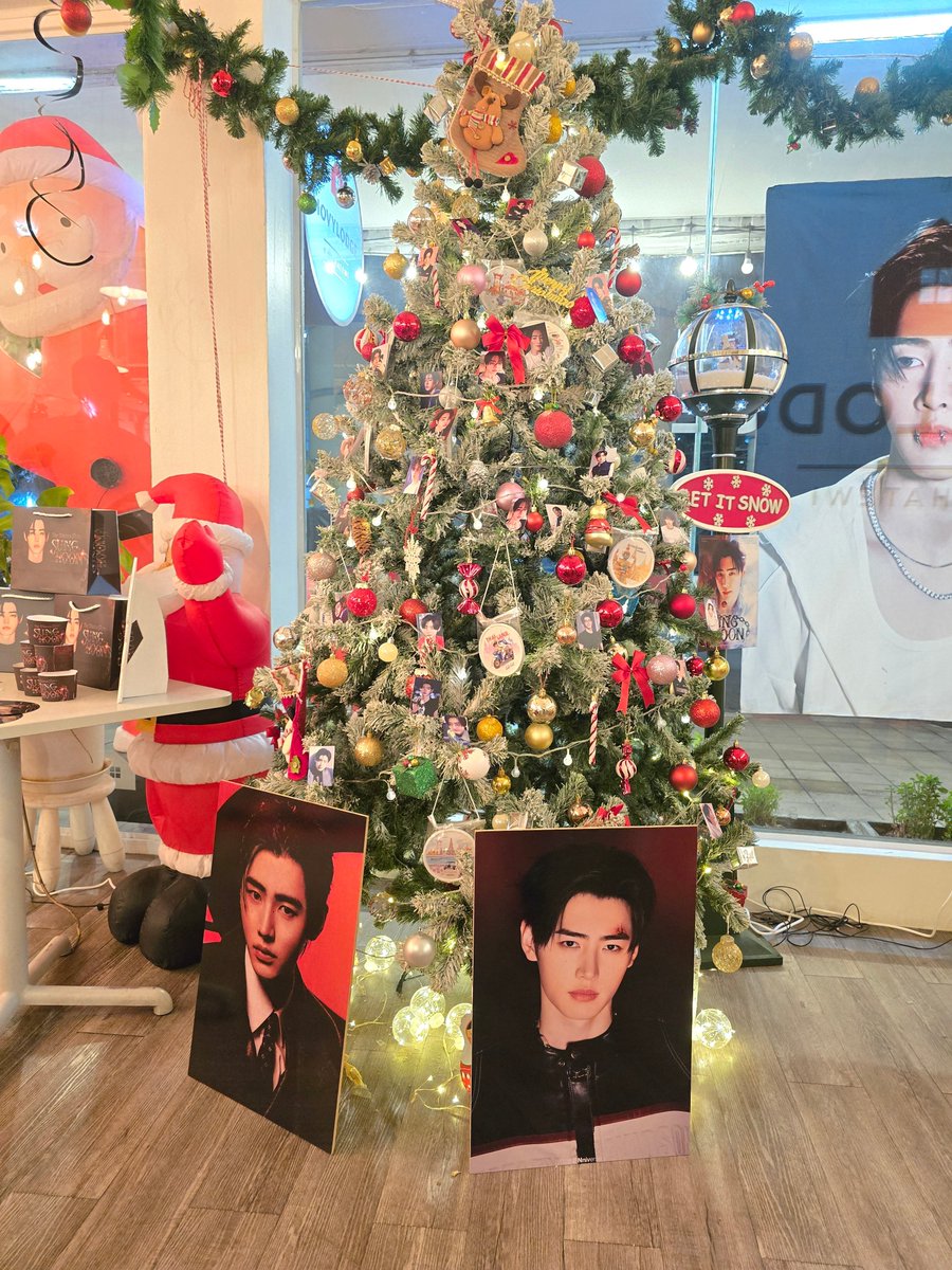 WinterFlameHOON's tweet photo. Christmas × Sunghoon  ❤️

#TheWinterFlameOf_SUNGHOON .ᐟ.ᐟ
｡ ˚ ︶︶ ⊹︶︶‌ ₊ ˚ ︶︶ ⊹︶︶‌ ₊ ˚ ︶︶‌｡˚

#HAPPYSUNGHOONDAY https://t.co/v9cNA58Zal