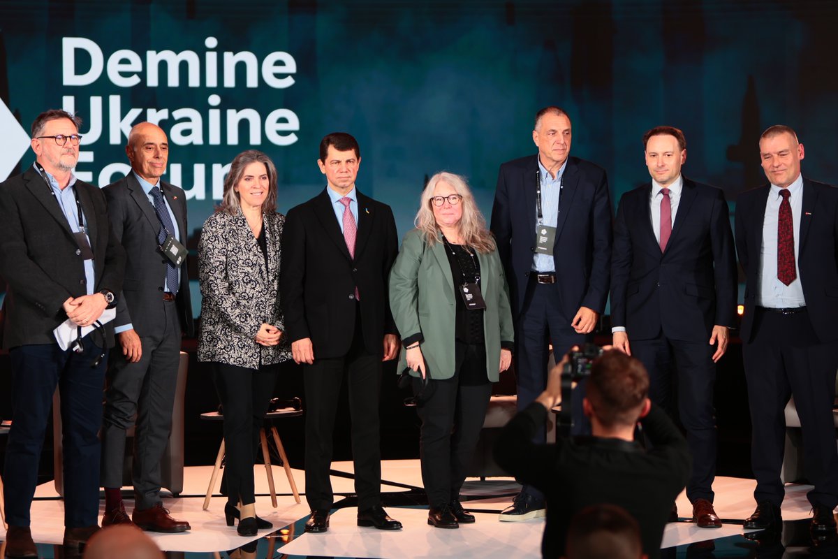 Female deminers. Veteran employment. Life-saving innovation. At #DemineUkraine forum, <a href="/UNDPUkraine/">UNDP Ukraine 🇺🇦</a>’s Ben Lark led a powerful discussion on how international partnerships are transforming Ukraine’s mine action and clearing paths to Ukraine’s future.