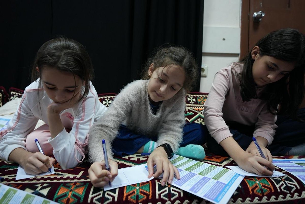 uskcocukenstitu's tweet photo. Geçtiğimiz günlerde Çocuk Enstitümüzde, Çocuk Hakları Günükapsamında İstanbul Barosu Çocuk Hakları Merkezi’nden uzmankonuklarımızı ağırladık. Gerçekleştirilen bu anlamlı ziyaret, çocuk haklarına dair farkındalığımızı güçlendirmemize katkı sağladı.✨ https://t.co/ObMUAZ8Wj5