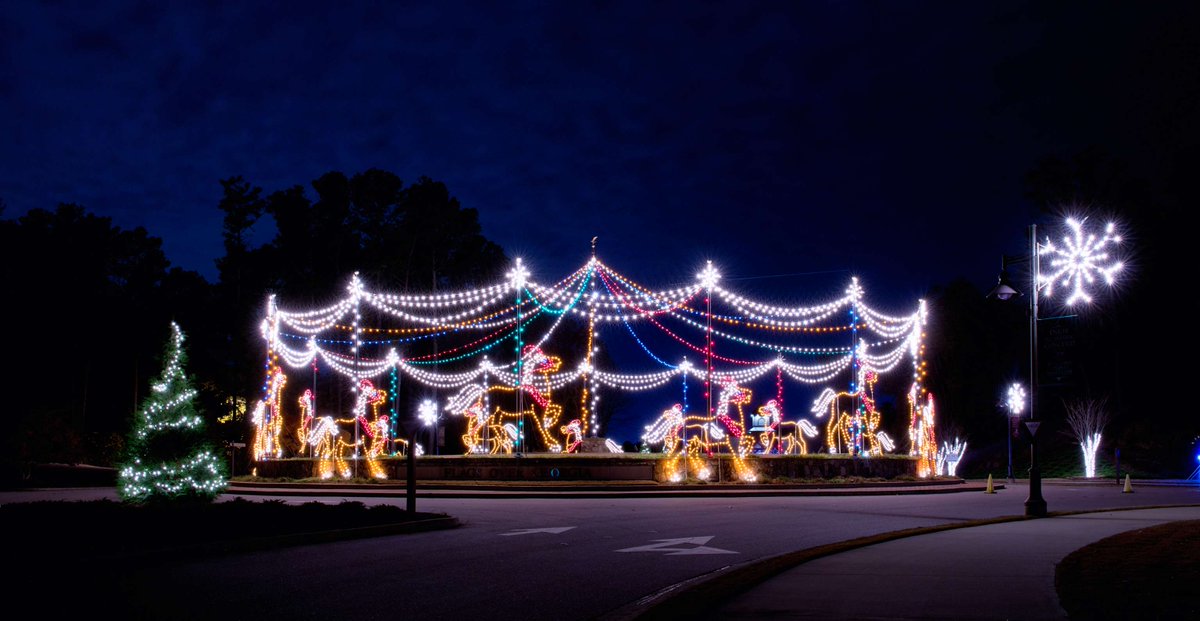 lanierislands's tweet photo. Tonight is all about Gwinnett County! Show a valid Gwinnett ID at the gate and enjoy $10 off Magical Nights of Lights, plus $20 off a License to Chill Snow Island access band. PLUS, Santa will be at Game Changer, our Holiday Headquarters, from 6 PM - 9 PM! https://t.co/iRs0gwYHch