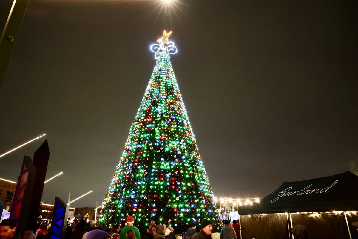 GarlandPD's tweet image. Thanks for making the @garlandtxgov  Christmas on the Square a great event!
#CommunityPolicing