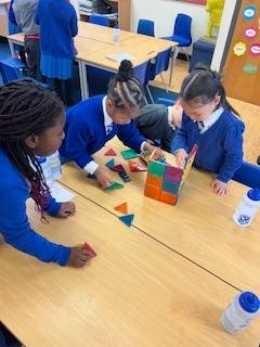 ststephenscps's tweet image. #Year1 have investigated structures as part of our DT project this week. We looked at which shapes made them the strongest, discovering that triangular shapes were best for creating steady structures. #dt #miniengineers