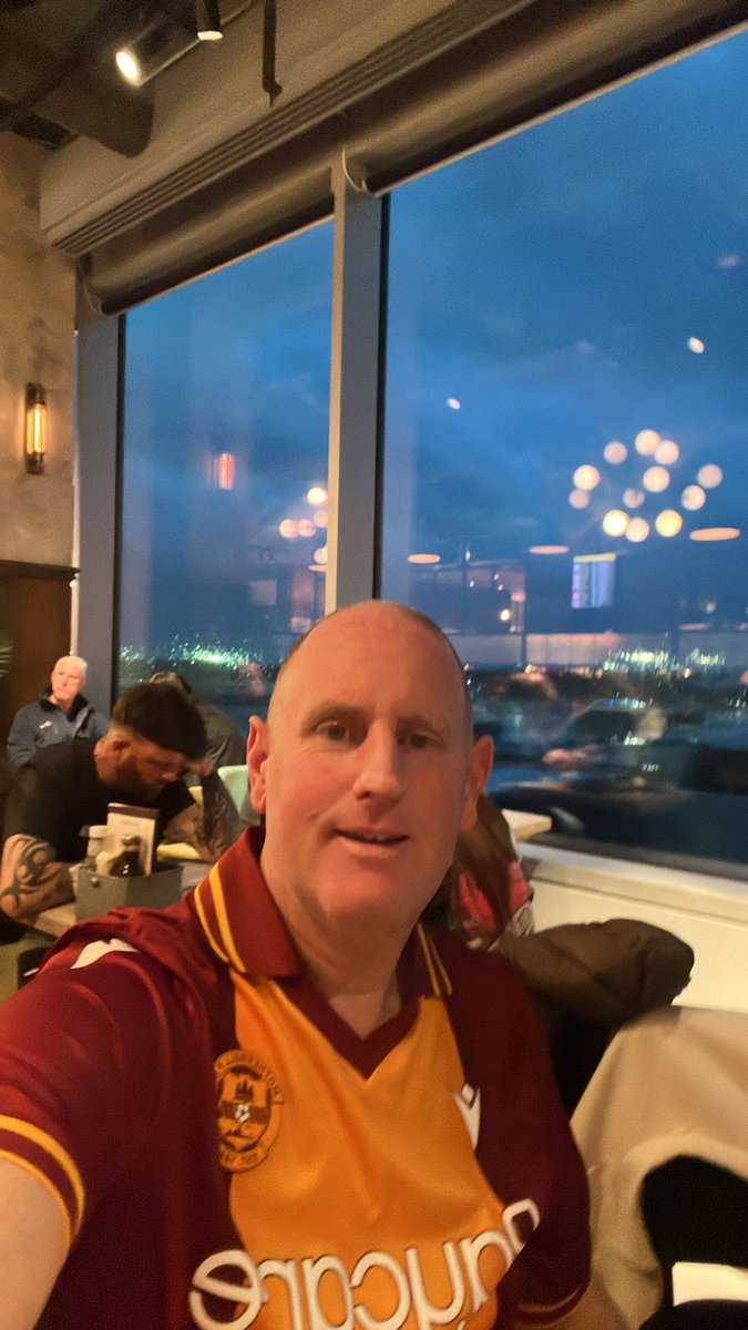 Got my Motherwell shirt on at mcr airport and just been asked how Bradford City are doing this season 🤬🤬🤬🤬🤬