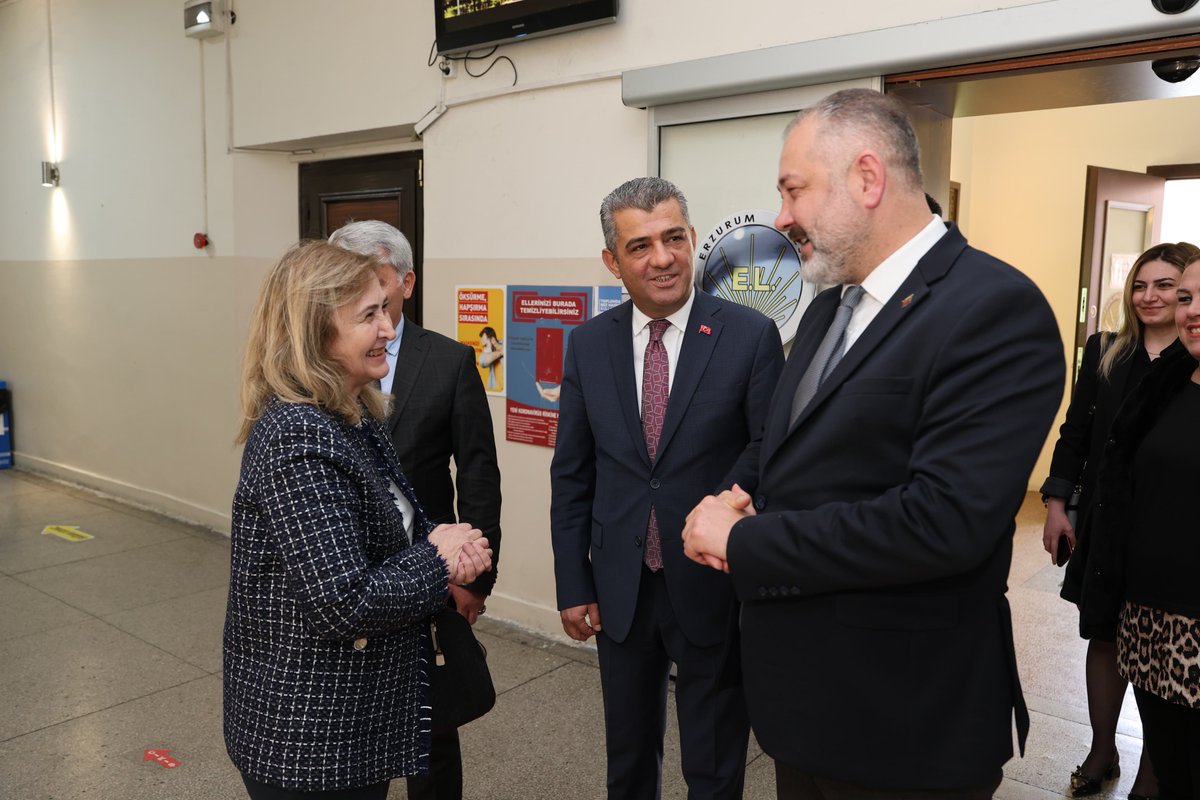 📍 Genel Müdürümüzden Mezun Olduğu Okula Anlamlı Ziyaret

Genel Müdürümüz Sayın Prof. Dr. Ersin Karaman, İl Müdürümüz Sayın Süleyman Ekici ile birlikte, mezunu olduğu okulu ziyaret ederek yıllar sonra yeniden aynı atmosferi soludu. Okulda görevine devam eden değerli