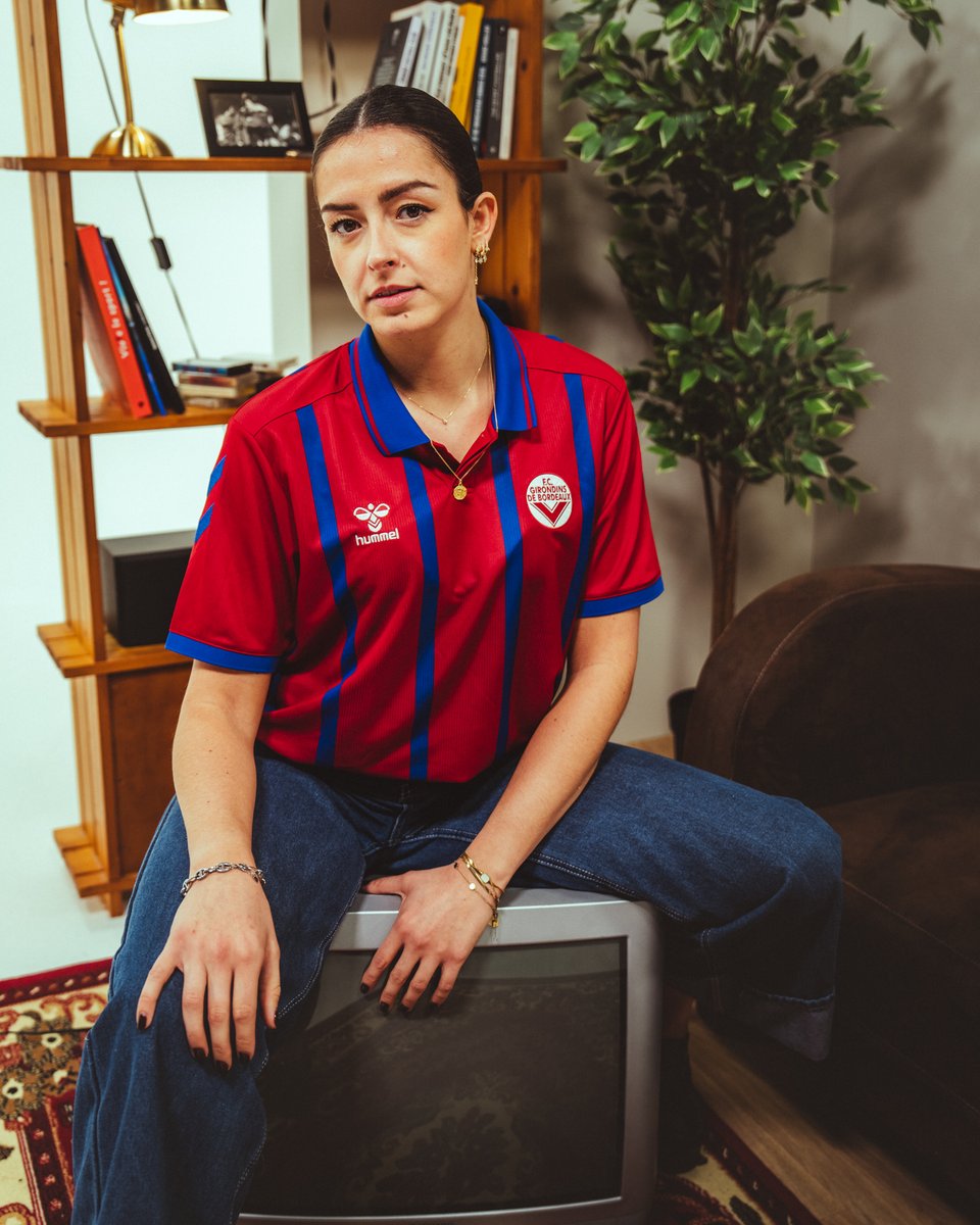 girondins's tweet image. 𝑰𝒍 𝒚 𝒂 𝒅𝒆𝒔 𝒔𝒂𝒊𝒔𝒐𝒏𝒔 𝒒𝒖𝒊 𝒎𝒂𝒓𝒒𝒖𝒆𝒏𝒕 𝒍𝒂 𝒎𝒆́𝒎𝒐𝒊𝒓𝒆 𝒅’𝒖𝒏 𝒄𝒍𝒖𝒃…

Notre nouveau maillot third, en hommage à notre saison 1995-1996, 30 ans après. Disponible dès maintenant ! 🔴🔵

🤝 @hummelFrance