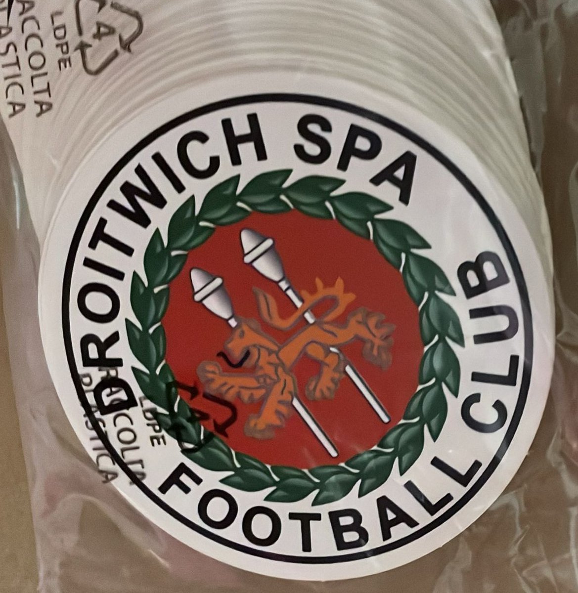 DroitSpaFC's tweet photo. 🛒🎁
We'll be opening the Club Shop in the run up to Christmas during the following days &amp; times 👇

🔴 Tuesdays 9th, 16th, 23rd
⚫ Thursdays 11th &amp; 18th
🕕 6pm-8pm

We've a large range of items for sale for that special Saltman (or lady) in your life!

#UTS #christmasshopping https://t.co/GdznfbjrZu