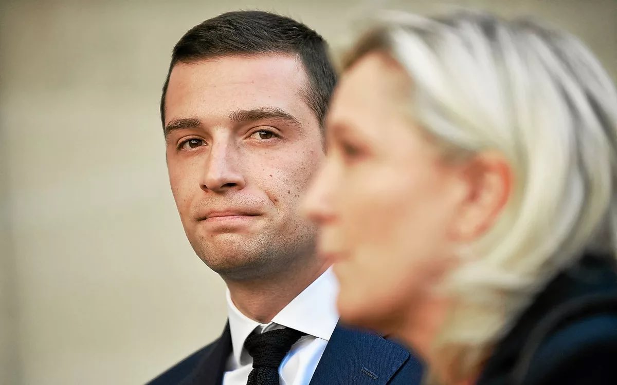 🔴 FLASH : Jordan Bardella visé par une plainte pour FAVORITISME et DÉTOURNEMENT de fonds publics, suite aux révélations du Canard Enchaîné. 

L’association Anti-Corruption (AC) a porté plainte auprès du parquet national financier (PNF), à propos d’une formation de relation avec