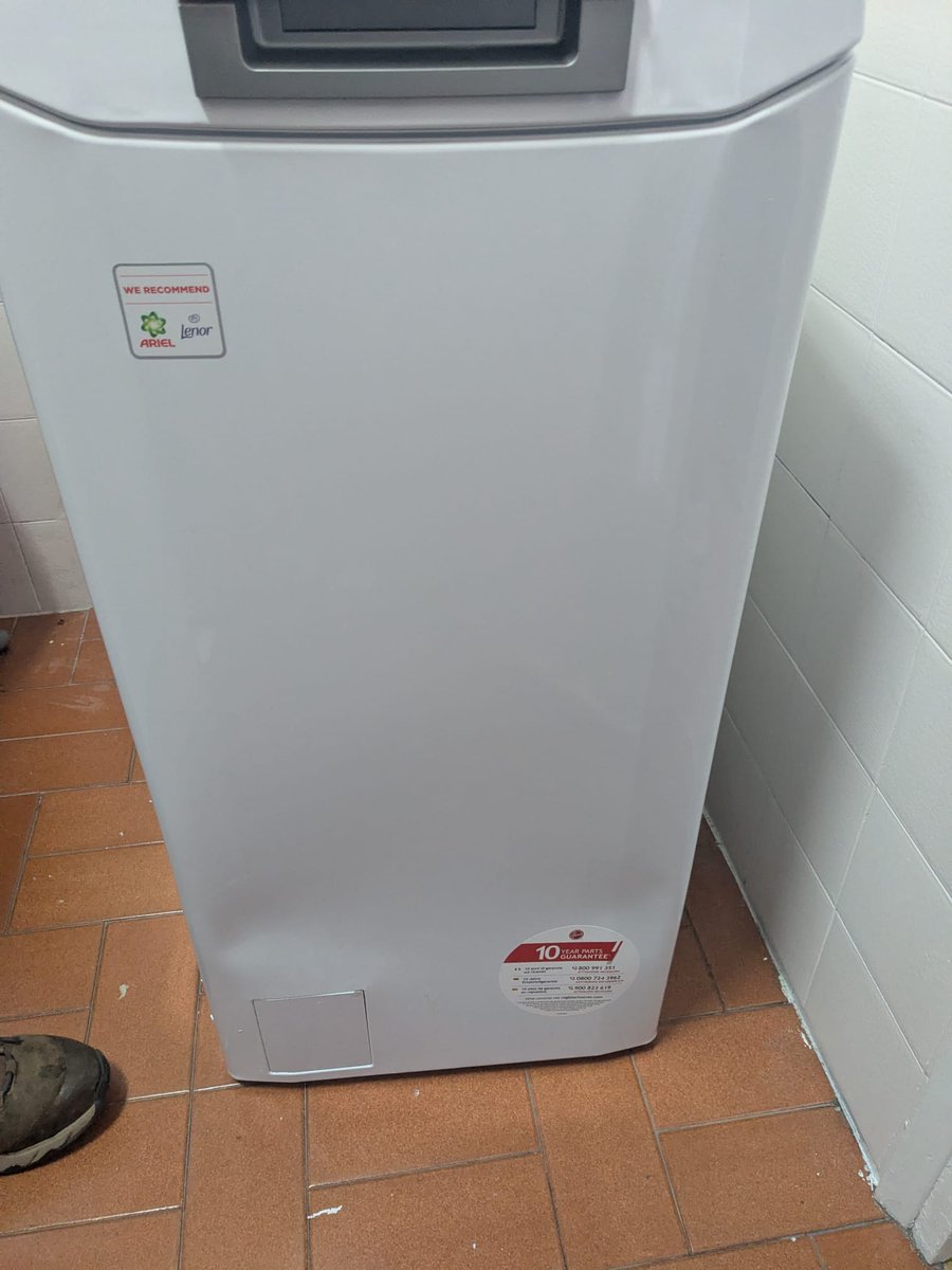 PAdelantado's tweet photo. @MediaMarkt_es ya llego. rota. https://t.co/pFuEdjOoT8