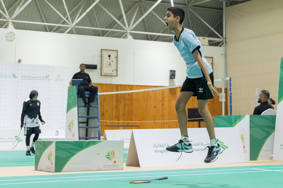 badminton_ksa's tweet photo. 💥 أبطالنا  في طريقهم نحو الذهب 🥇🤩

نجما #الجيل و #العمران يثبتان حضورًا قويًا ويخطفان بطاقتي التأهل للنهائي الكبير 🥇🏆🏸

👦🏻 عبدالله القريني – الجيل
👦🏻 محمد الشايب – العمران

حسما نصف النهائي ليضربا موعدًا ناريًا في مواجهة اللقب 🔥⚡️

🏸 بطولة المملكة للريشة الطائرة 2025 🇸🇦
🏅 براعم المستقبل 

الاعتماد  فيصل الحسن 1 
🆚
الجيل عبدالله القريني 2

الاتفاق فارس ياقوت 0
🆚 
العمران محمد الشايب 2