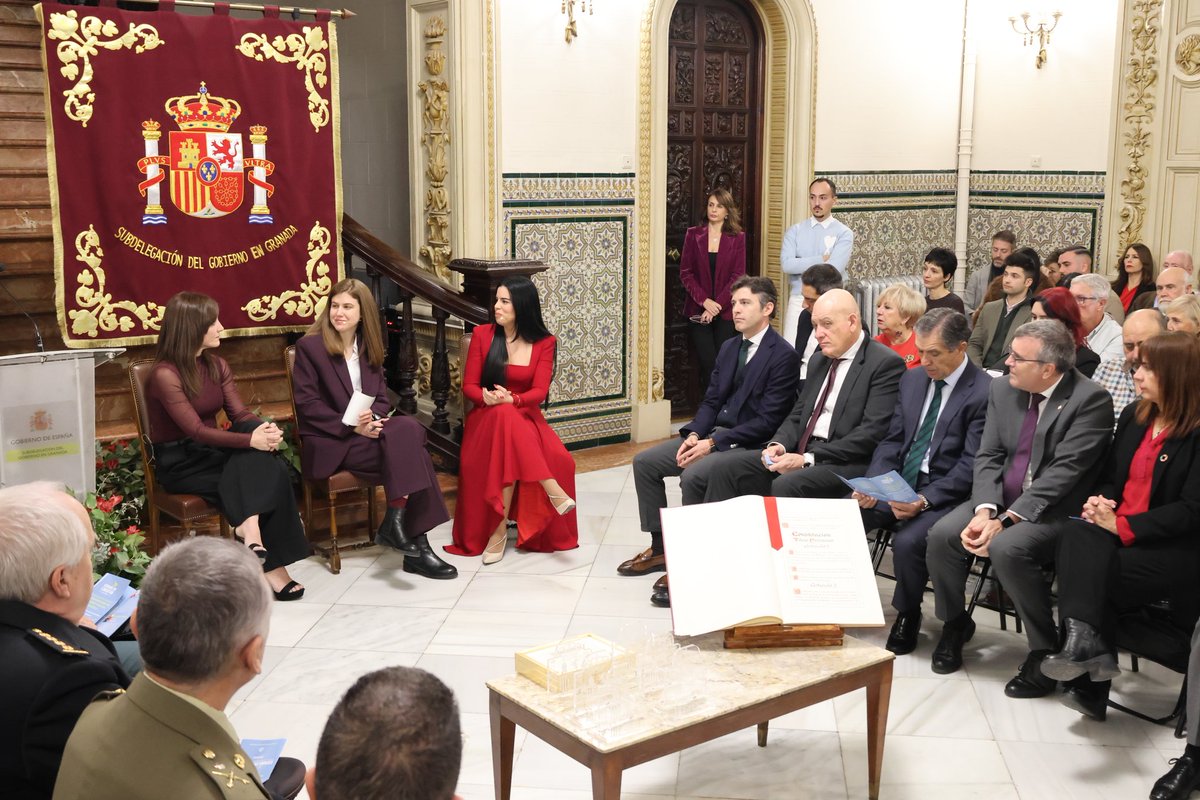SubGobGRA's tweet photo. 📖 Celebramos el acto por el 47° aniversario de la Constitución Española reconociendo a seis jóvenes referentes en la defensa, promoción y protección de sus valores:
🏅Francisco J. Bailén
🏅May R. Ayamonte
🏅Sergio Rodelas
🏅Tamara Rodríguez
🏅Ángela Hernández
🏅Estefanía Montoro https://t.co/BPyweBGnws