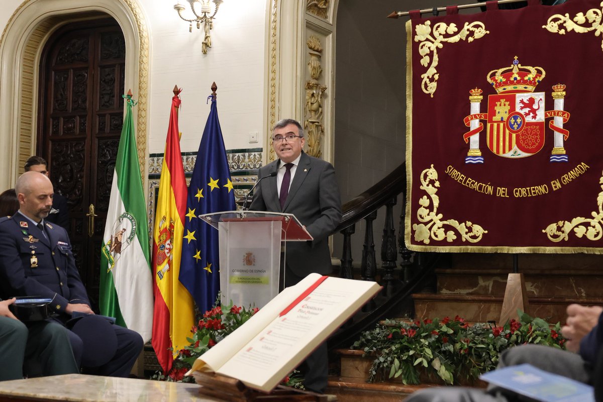 SubGobGRA's tweet photo. 📖 Celebramos el acto por el 47° aniversario de la Constitución Española reconociendo a seis jóvenes referentes en la defensa, promoción y protección de sus valores:
🏅Francisco J. Bailén
🏅May R. Ayamonte
🏅Sergio Rodelas
🏅Tamara Rodríguez
🏅Ángela Hernández
🏅Estefanía Montoro https://t.co/BPyweBGnws