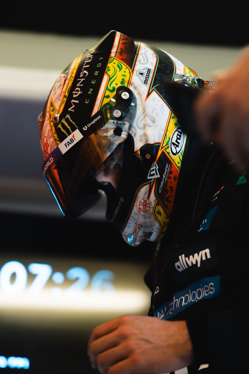 McLarenF1's tweet photo. Always a pleasure, Pato 🧡

#McLaren | #AbuDhabiGP 🇦🇪 https://t.co/48gQg9gyIU