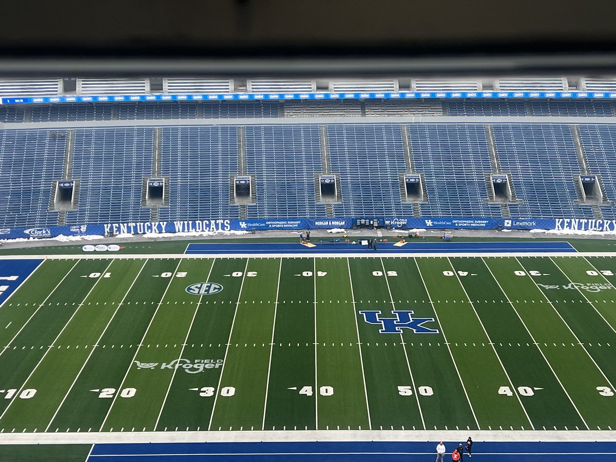 ChrisLabar1's tweet image. Alongside ex-Card, Marty Lowe for @glicod KHSAA 1A Final of KCD vs Raceland. Coverage at 11:30. youtube.com/live/jSUPSZrz3… @kcdathletics @racelandramsfb