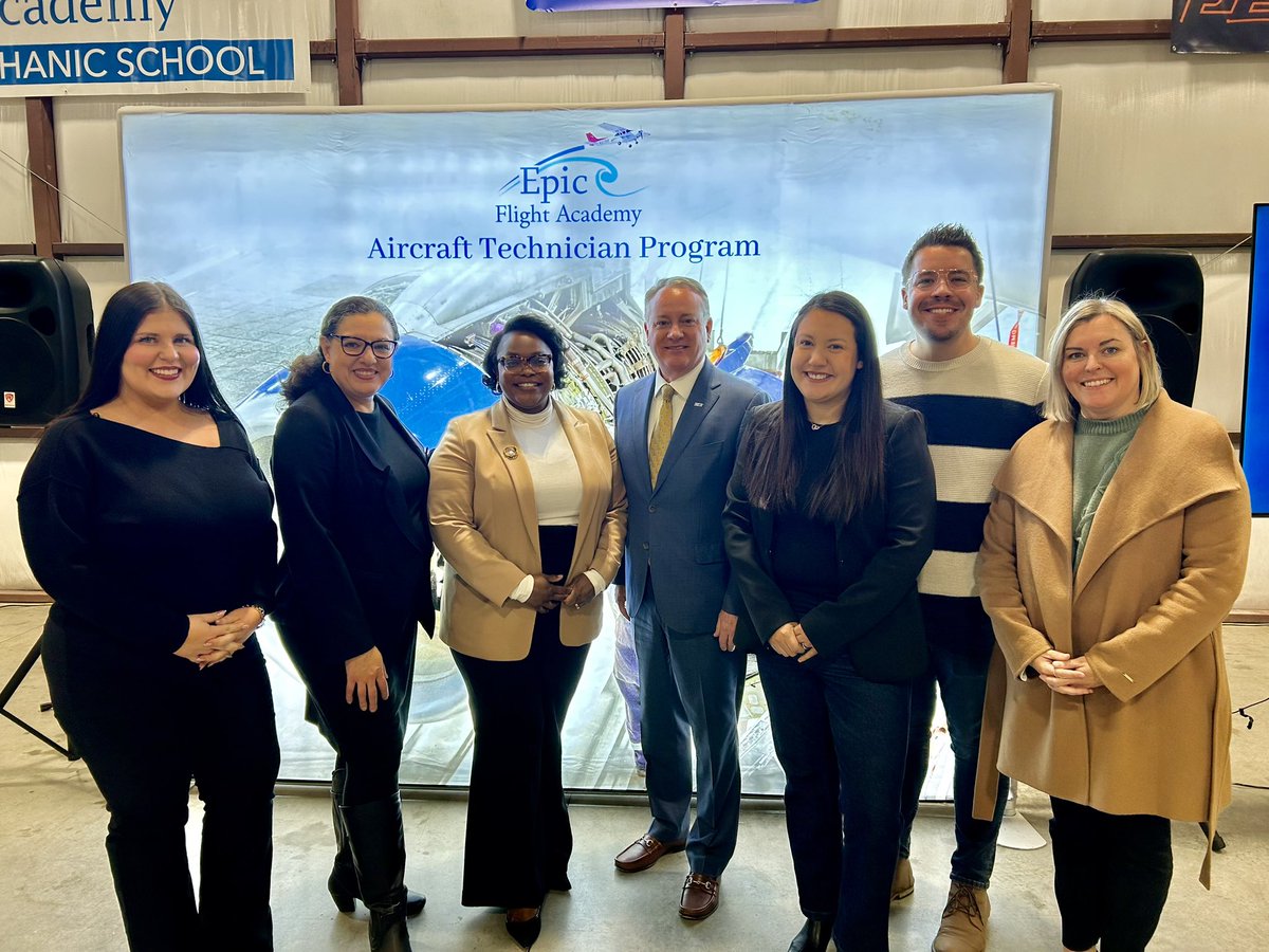 KyChamberFdn's tweet photo. The Kentucky Chamber Foundation is proud to celebrate the first graduating Kentucky class of the Epic Flight Academy with @CVGairport and @_FEAM. The @epicfltacademy enhances Kentucky’s ability to bring aviation jobs to the region, create career pathways for air pilots, and service airlines and cargo carriers.