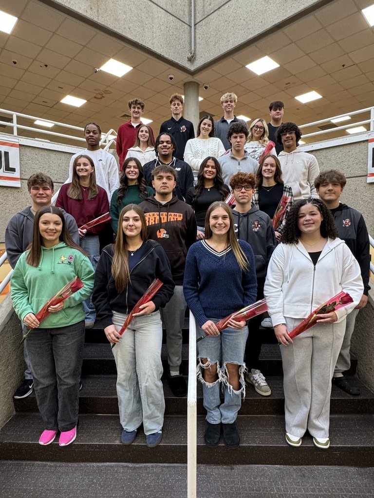 Washington High School held the annual Miss Massillonian and Outstanding Senior Boy Rose Assembly this morning! Congratulations to the finalists!🌹