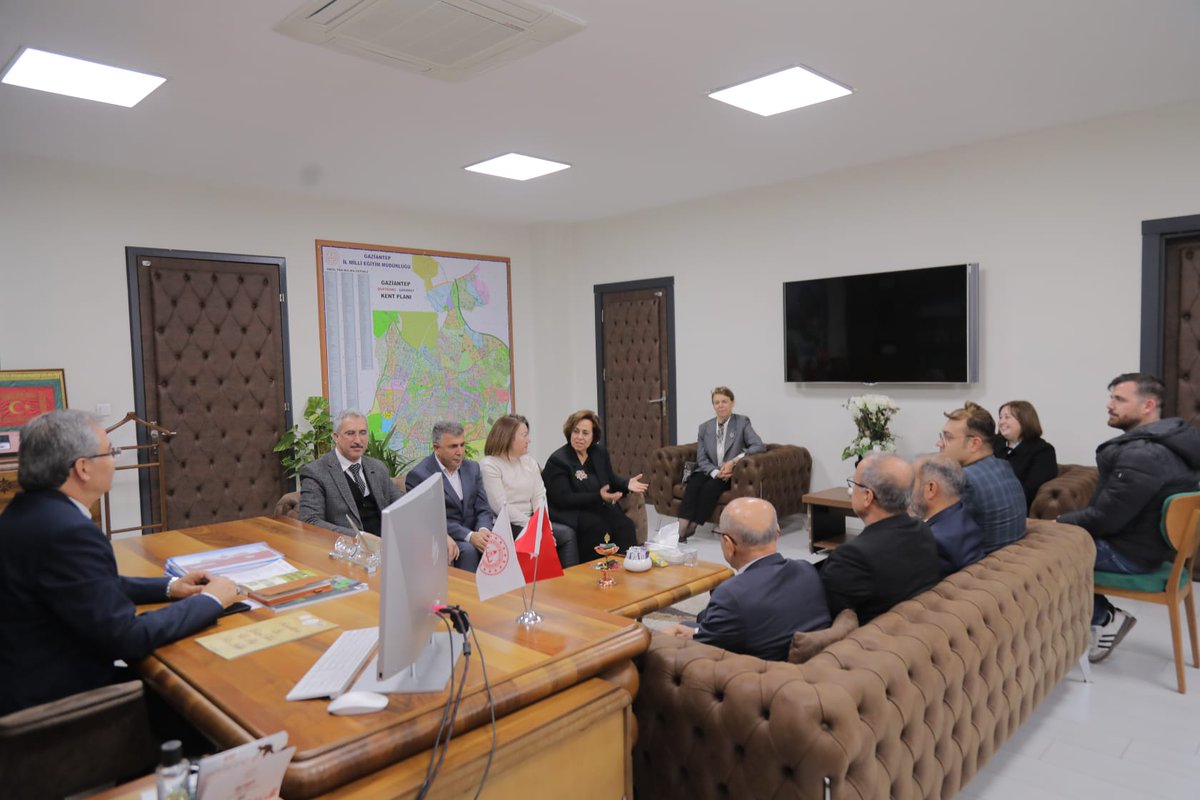 Gaziantep Kent Konseyi Başkanı Yusuf Erdem Güzelbey ve beraberindeki heyet, İl Millî Eğitim Müdürümüz Dr. Önder Arpacı'ya hayırlı olsun ziyaretinde bulundu.

📍GAZİANTEP İL MİLLÎ EĞİTİM MÜDÜRLÜĞÜ

<a href="/tcmeb/">Millî Eğitim Bakanlığı</a> <a href="/Yusuf__Tekin/">Yusuf Tekin</a> <a href="/kemalcebervali/">Kemal Çeber</a> <a href="/gkentkonseyi/">GaziantepKentKonseyi</a> <a href="/Dr_Onderarpaci/">Dr. Önder ARPACI</a>