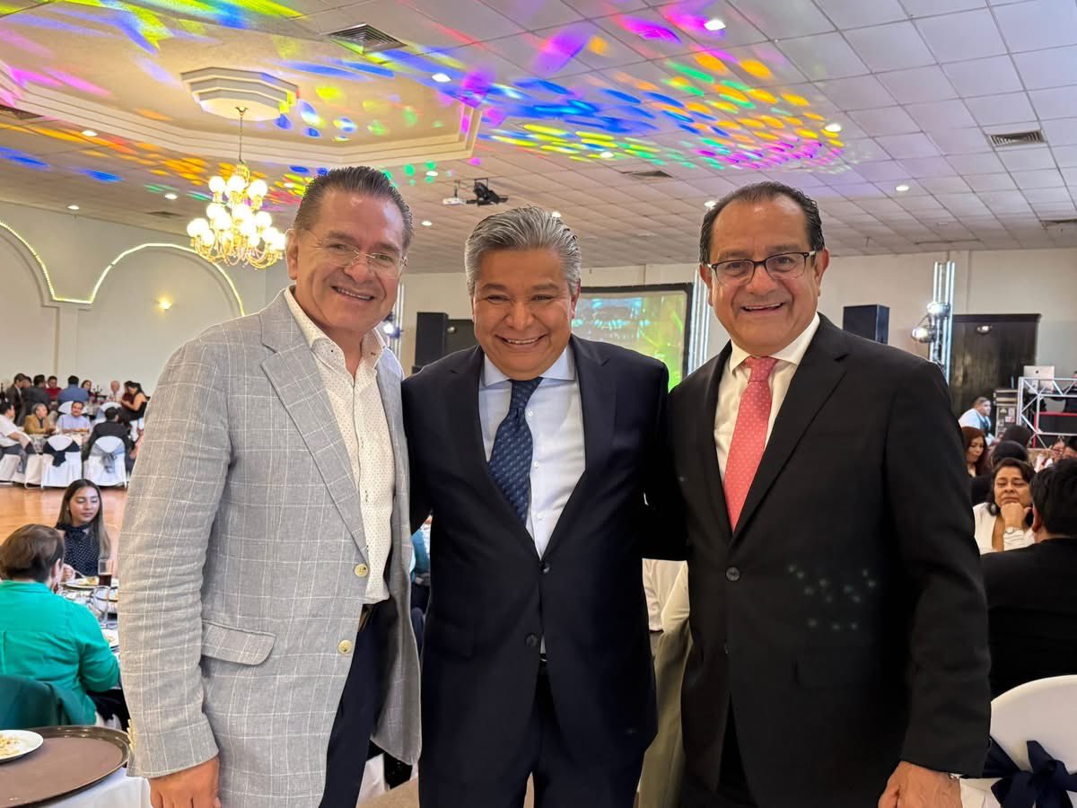 ferpantoja's tweet image. #QroLíderEnEducación
Agradezco al M.C. Carlos Arredondo, Director de CONALEP QRO, la invitación a su Fin de Año y 45 aniversario; un honor celebrar sus logros.
#HalconesUTEQ #OrgullosaMenteUTEQ #UTEQUniversidadLíder